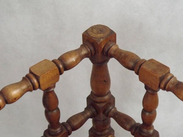 Chaise en bois française antique tournée avec siège en paille
