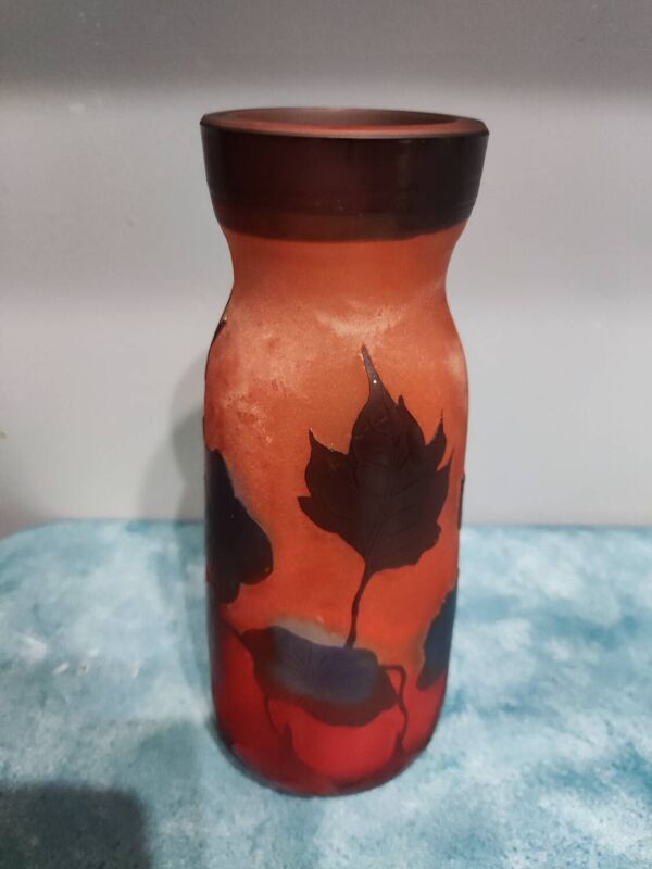 Vase en pâte de verre dégagé à l'acide