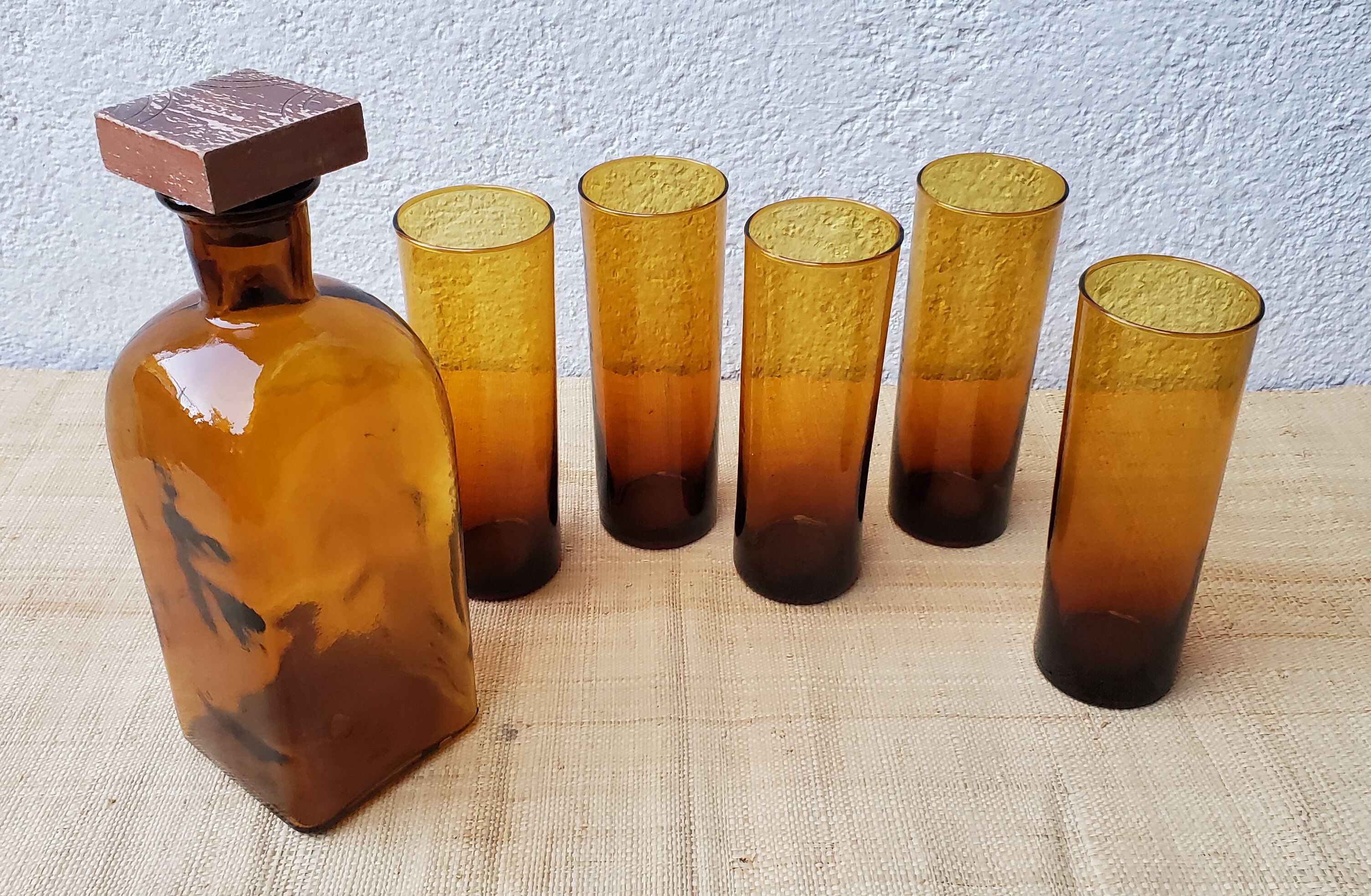 Carafe and 5 amber glasses