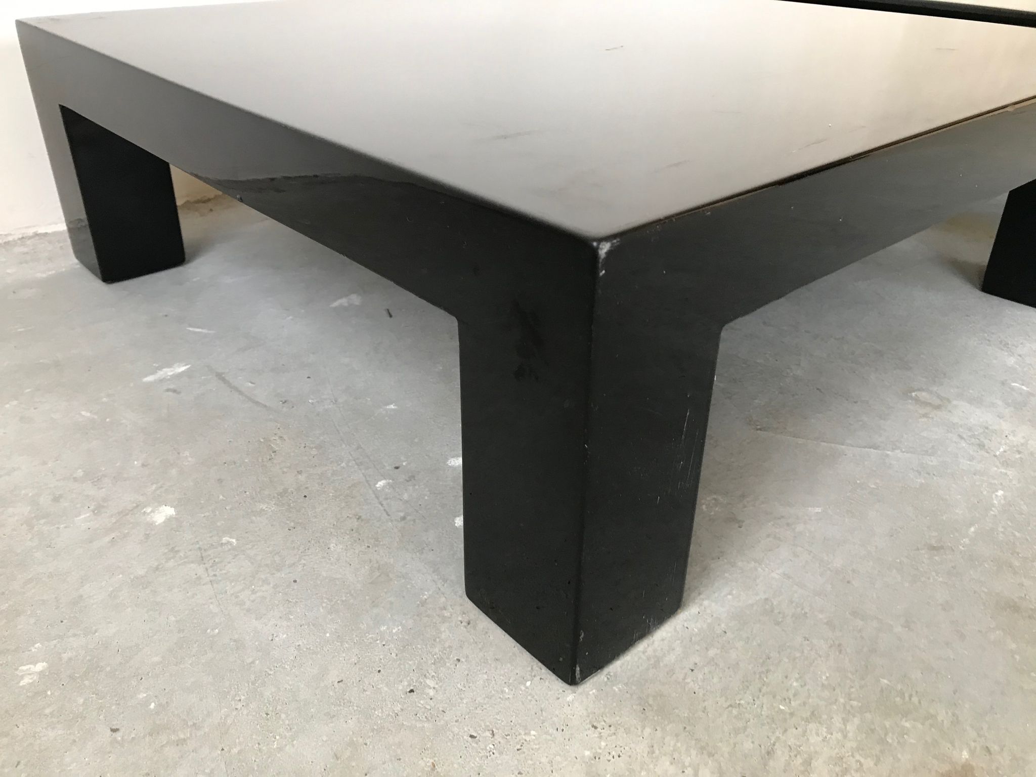 Pair of black laqué wood coffee tables, circa 1970.
