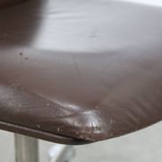 Chaise pivotante en cuir marron italien du milieu du siècle