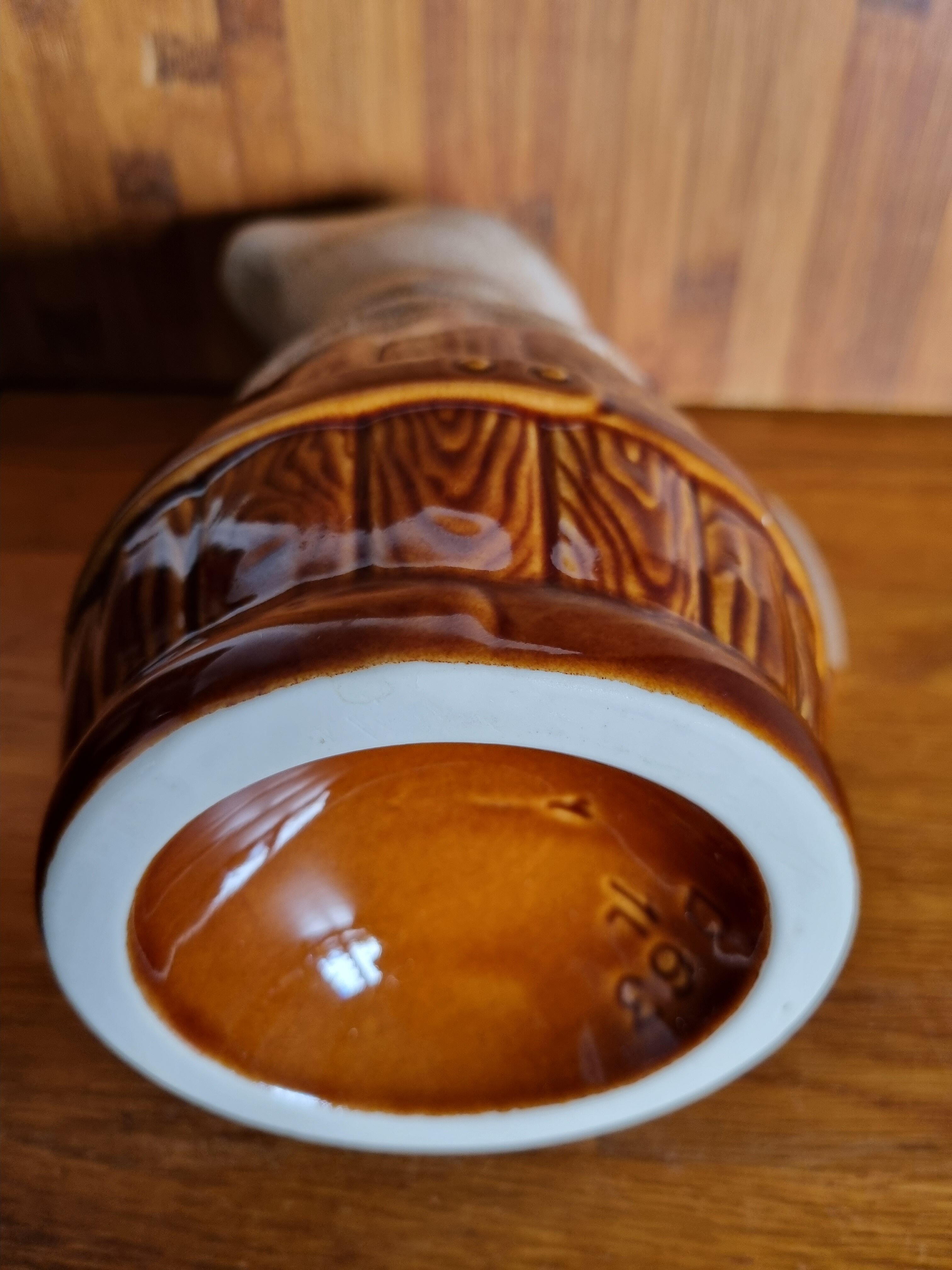 Pitcher vintage revol form barrel 1 l beige caramel