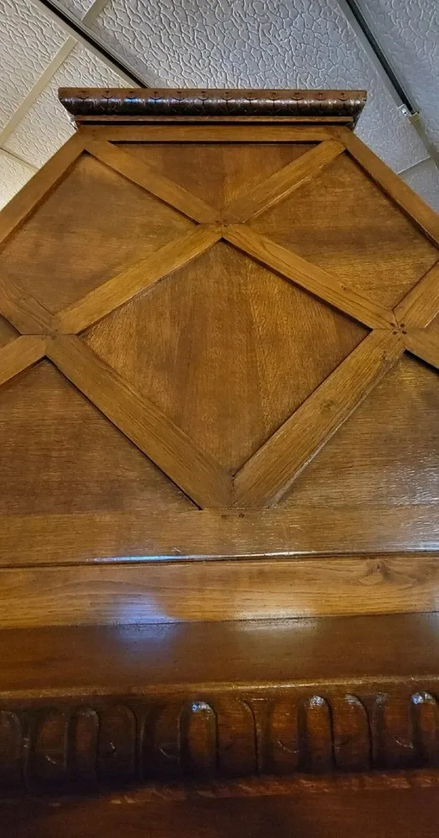 Cheminée architecturale en bois massif, datant du XIXᵉ siècle
