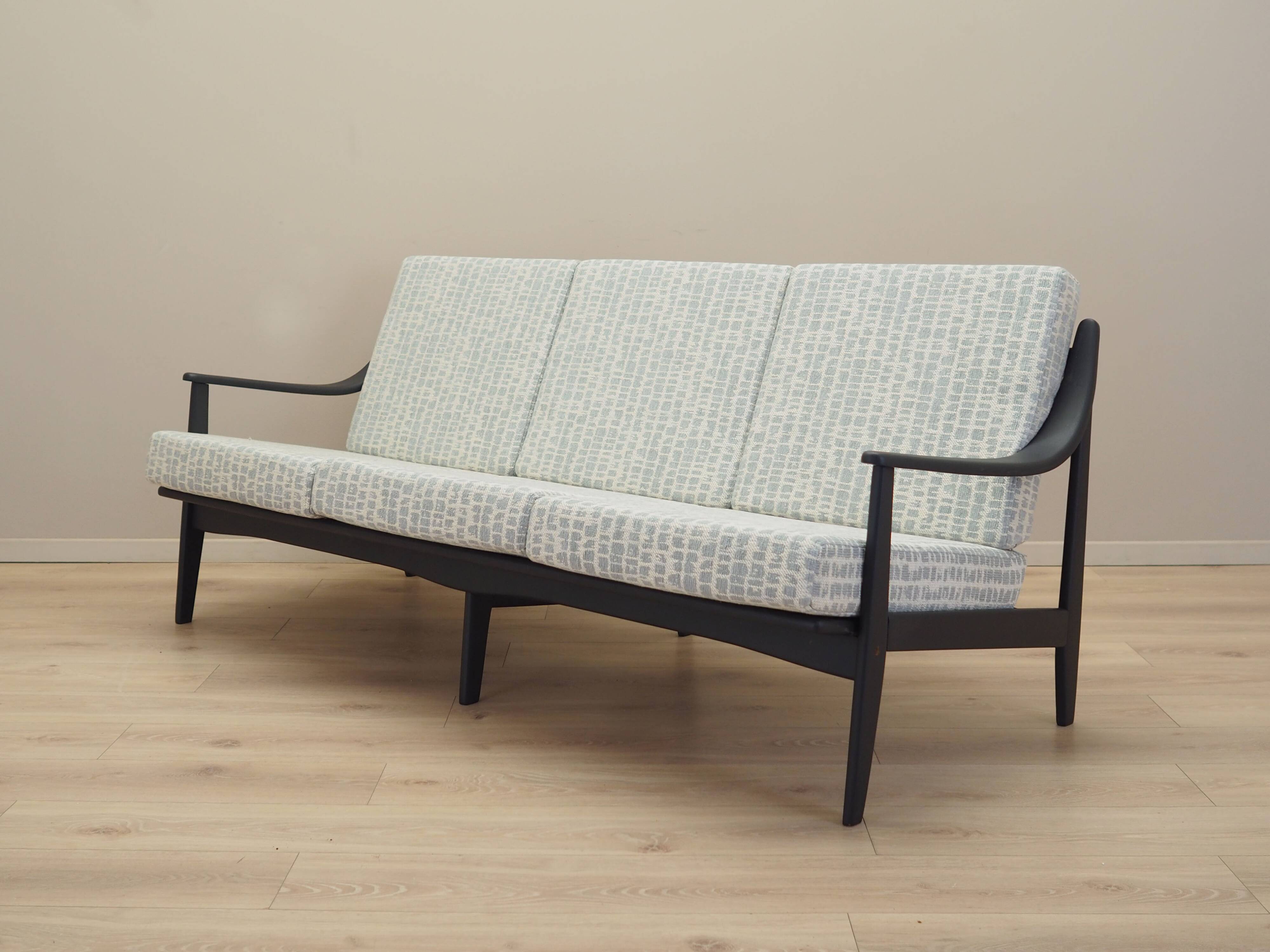 Canapé trois places, design danois, années 1960, production : Danemark