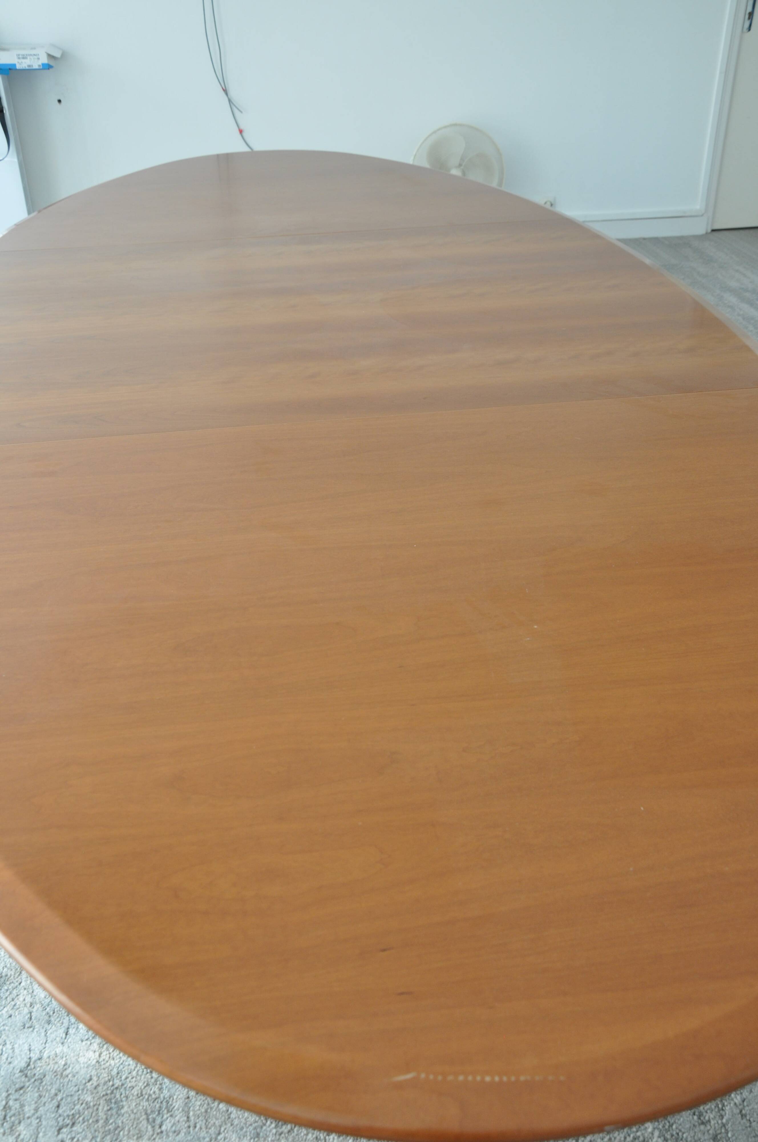 Grande table de conférence