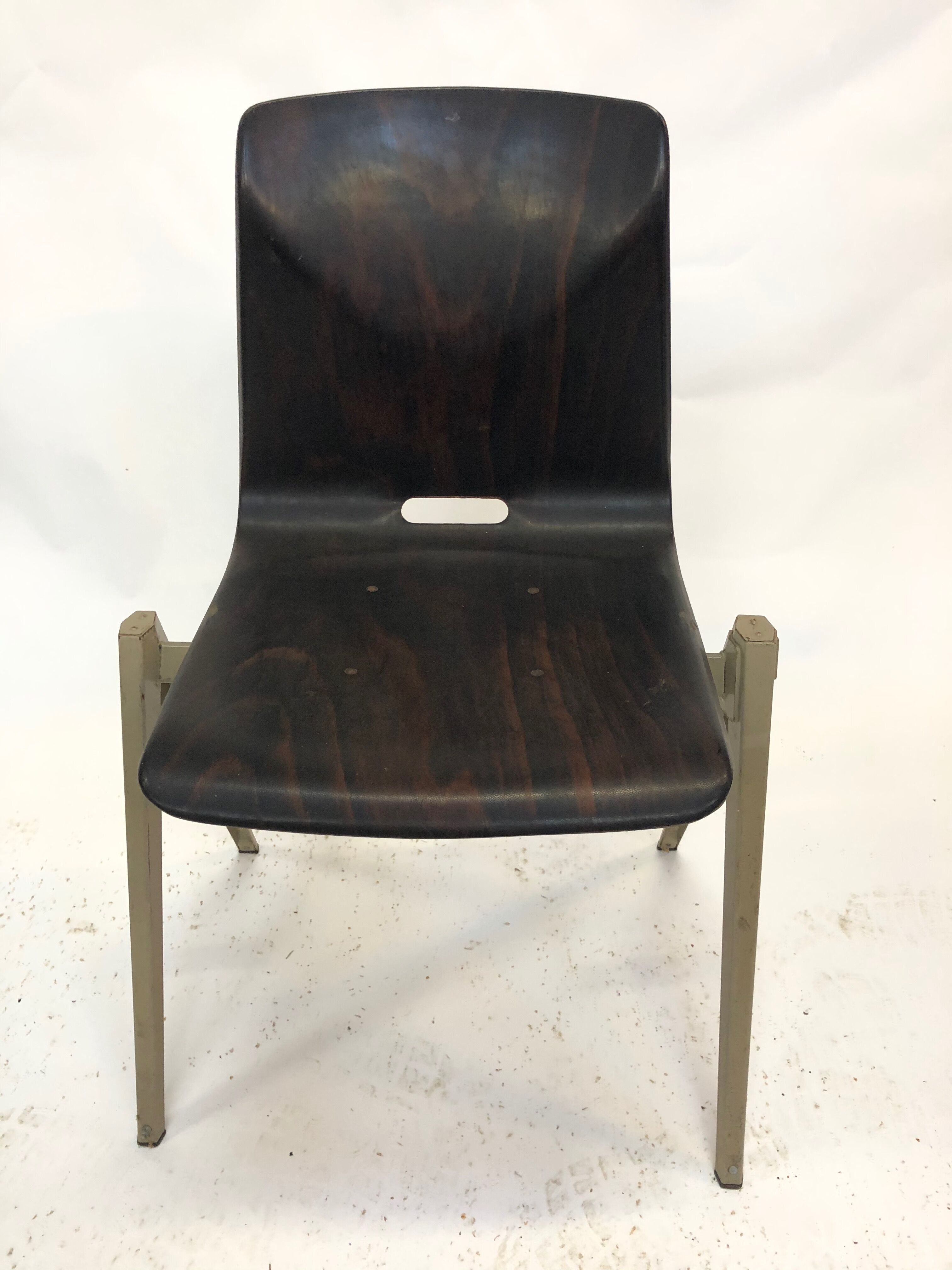 Pagholz Galvanitas S22 stackable school chairs