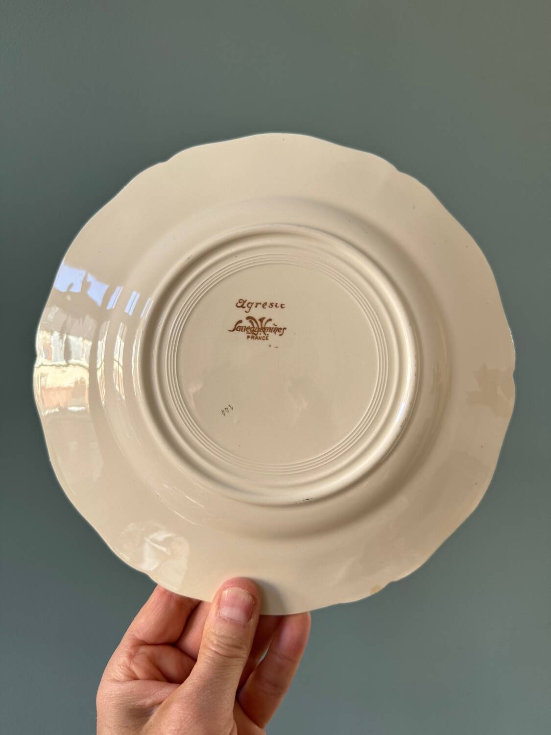Series of 8 Digoin Sarreguemines flat plates, Agreste collection