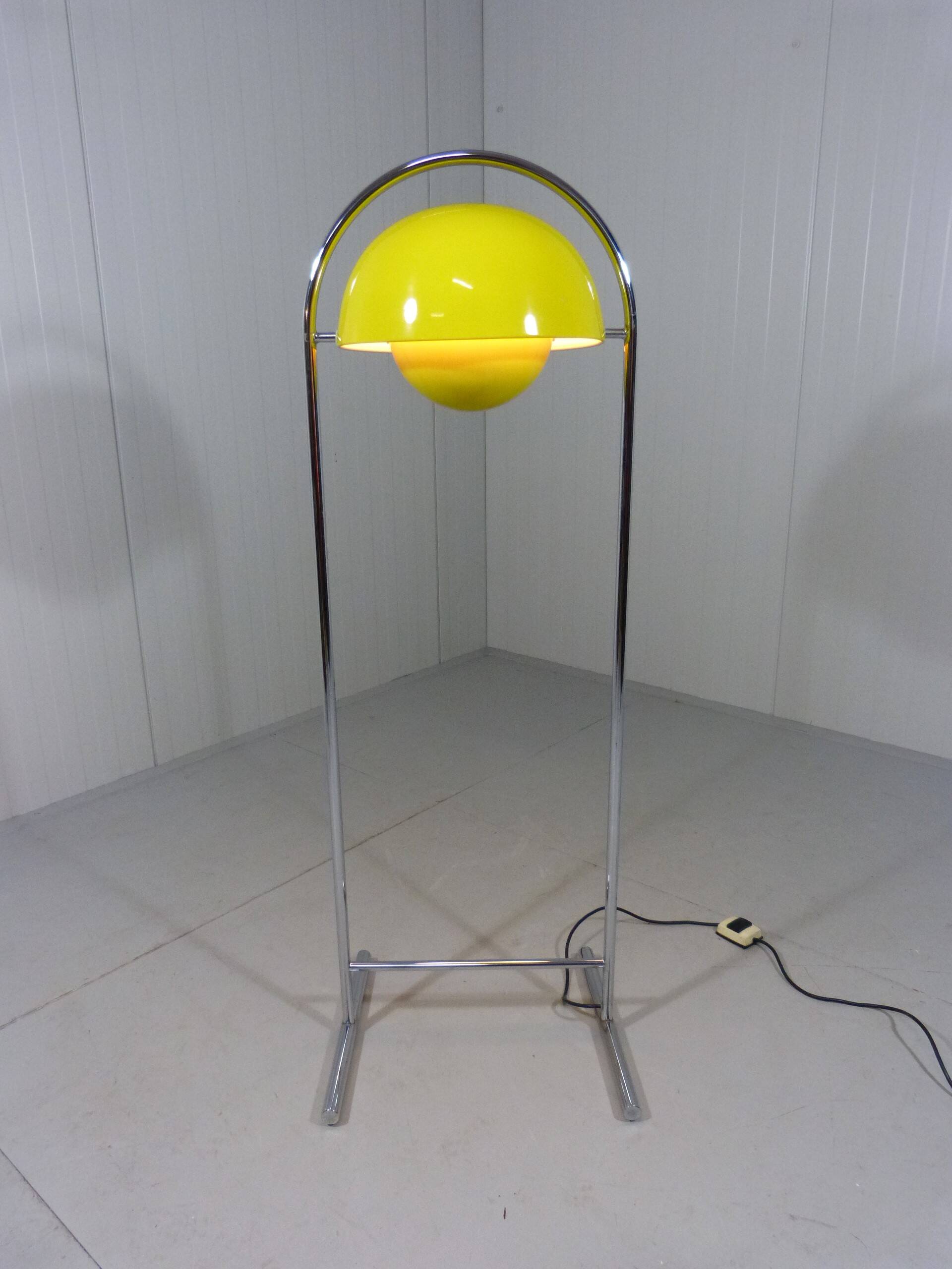Cosack yellow flowerpot floor lamp 1960-70’s