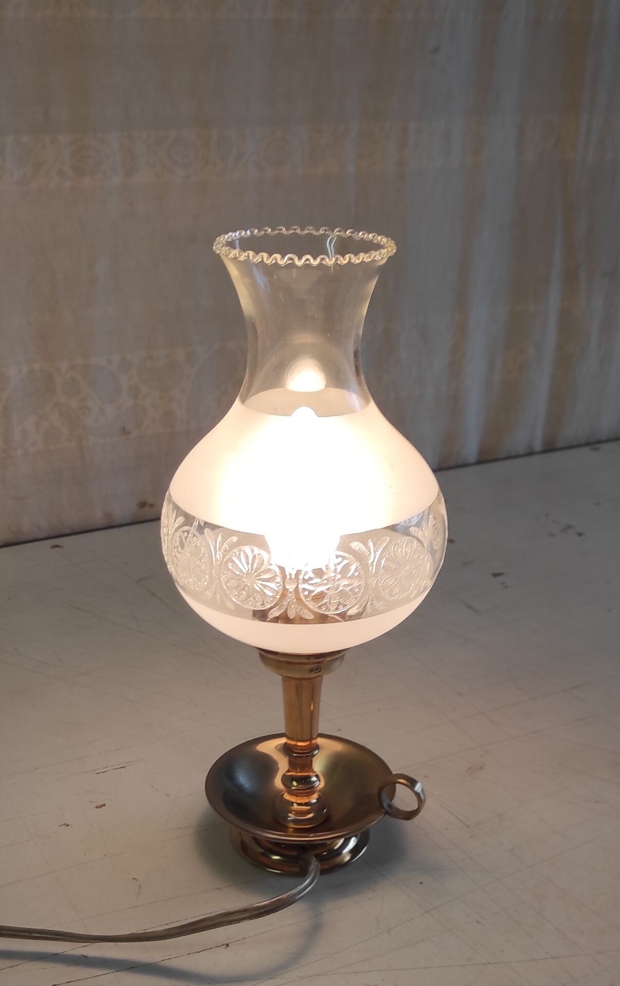 Table lamp in gilded brass and glass - mid 20th century.