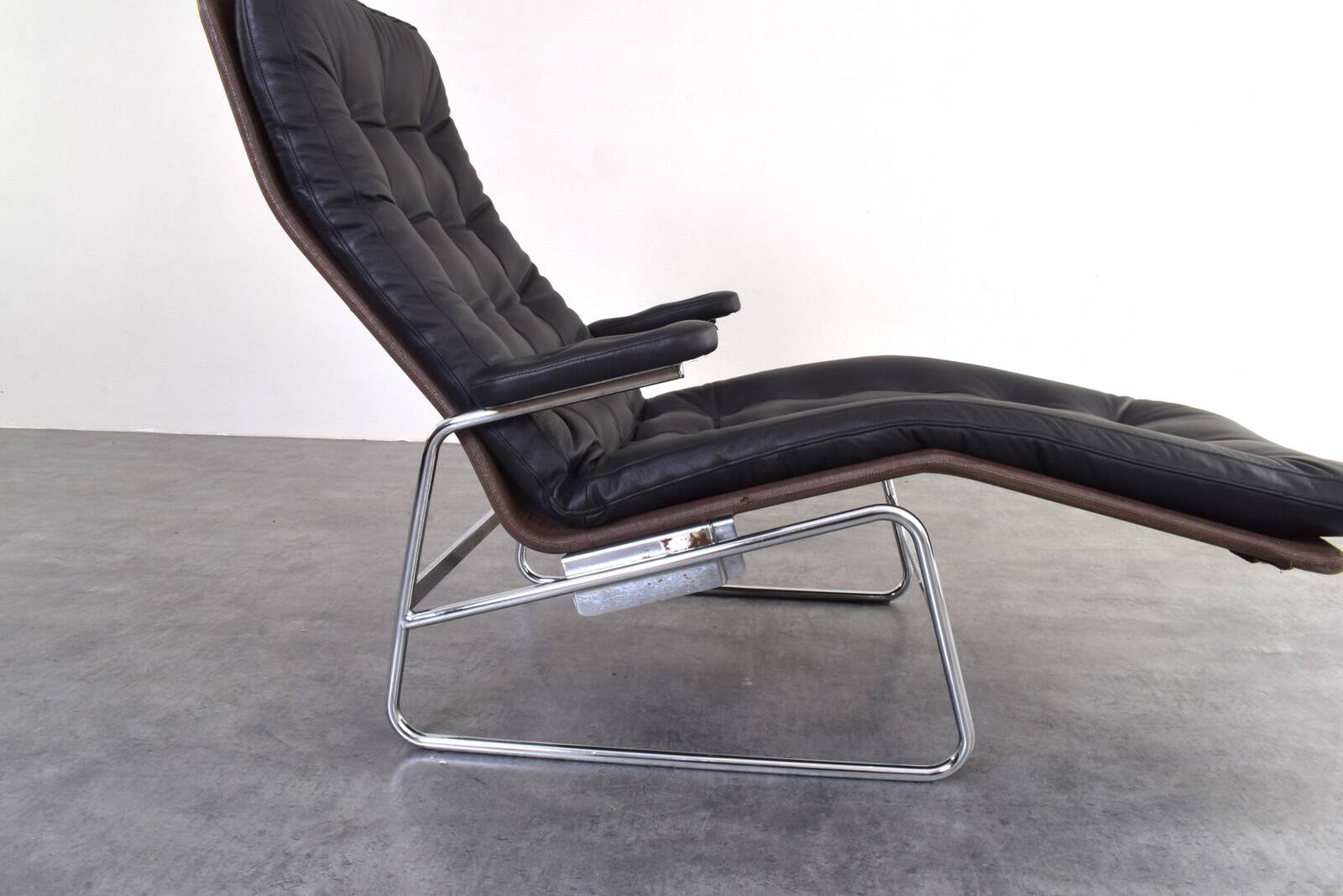 Bauhaus Leather and Chrome Model Fenix Chaise Longue by Sam Larsson for Dux