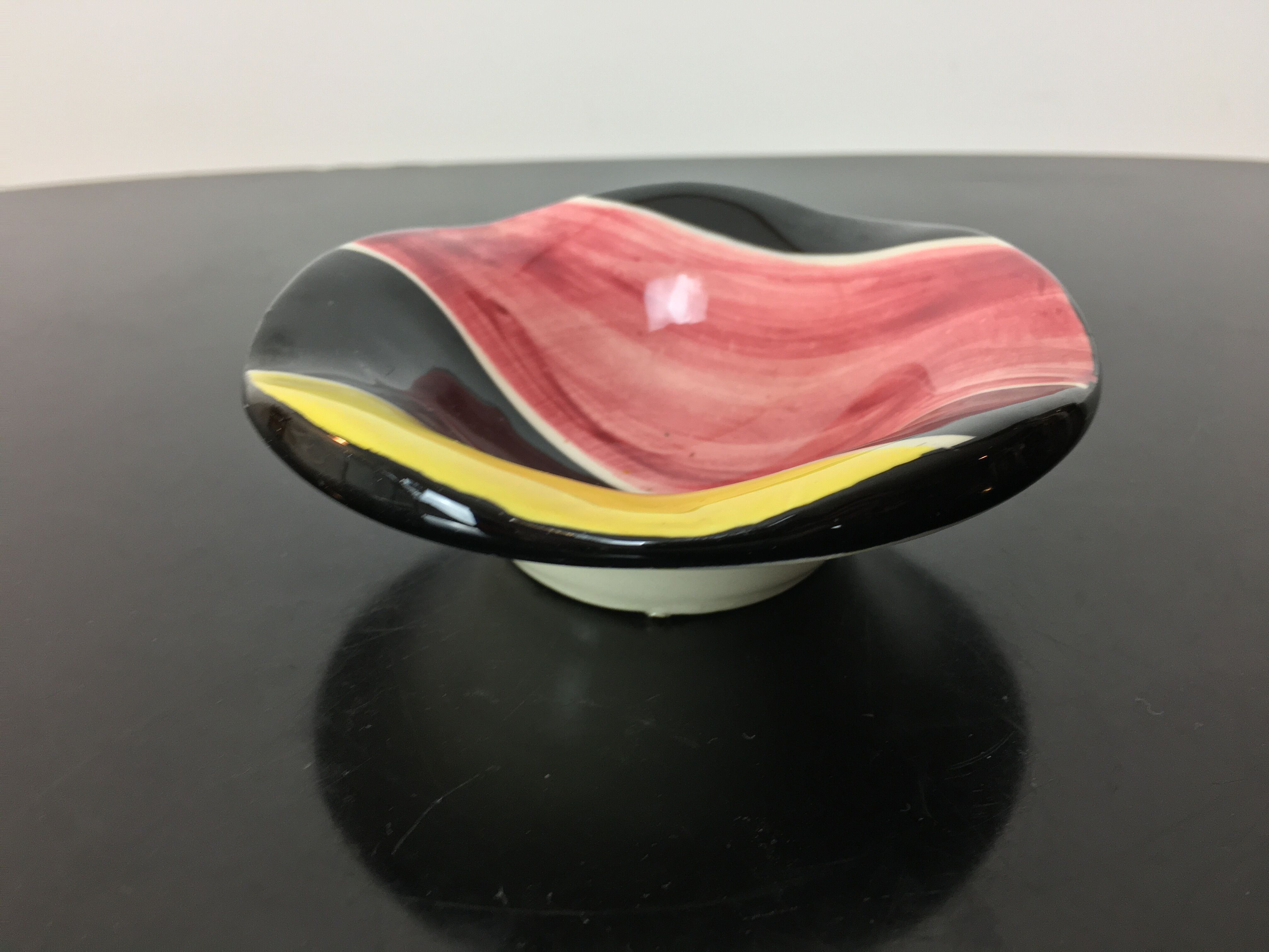 Empty cut ceramic pocket, ashtray