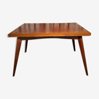 Table scandinave