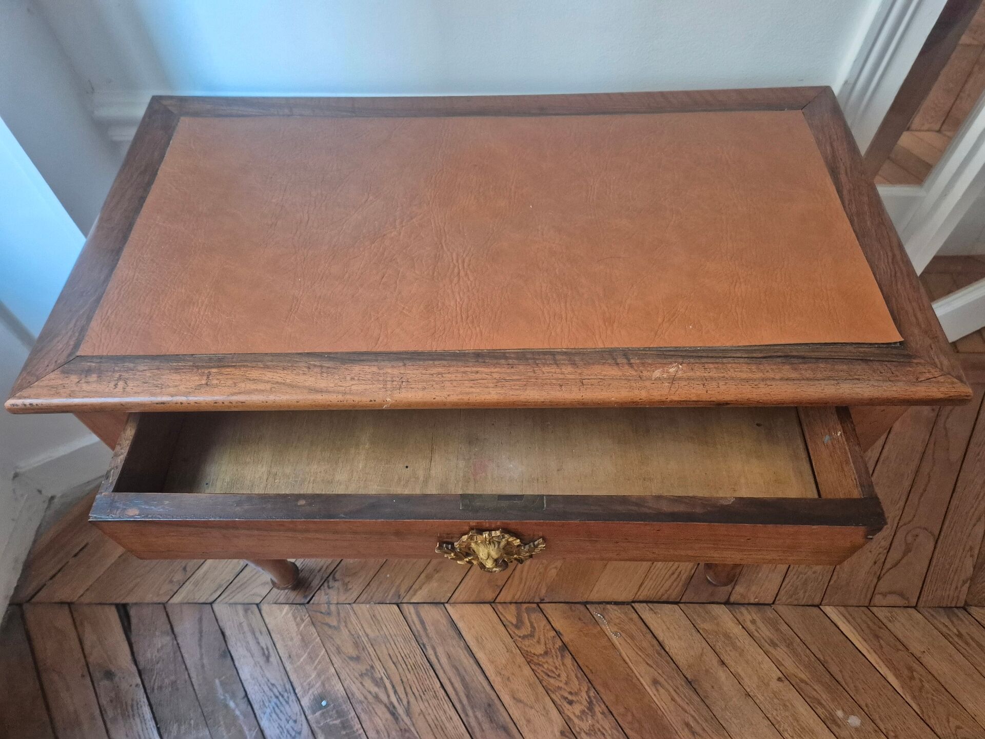 Small Jacob desk in walnut, 19th century.
