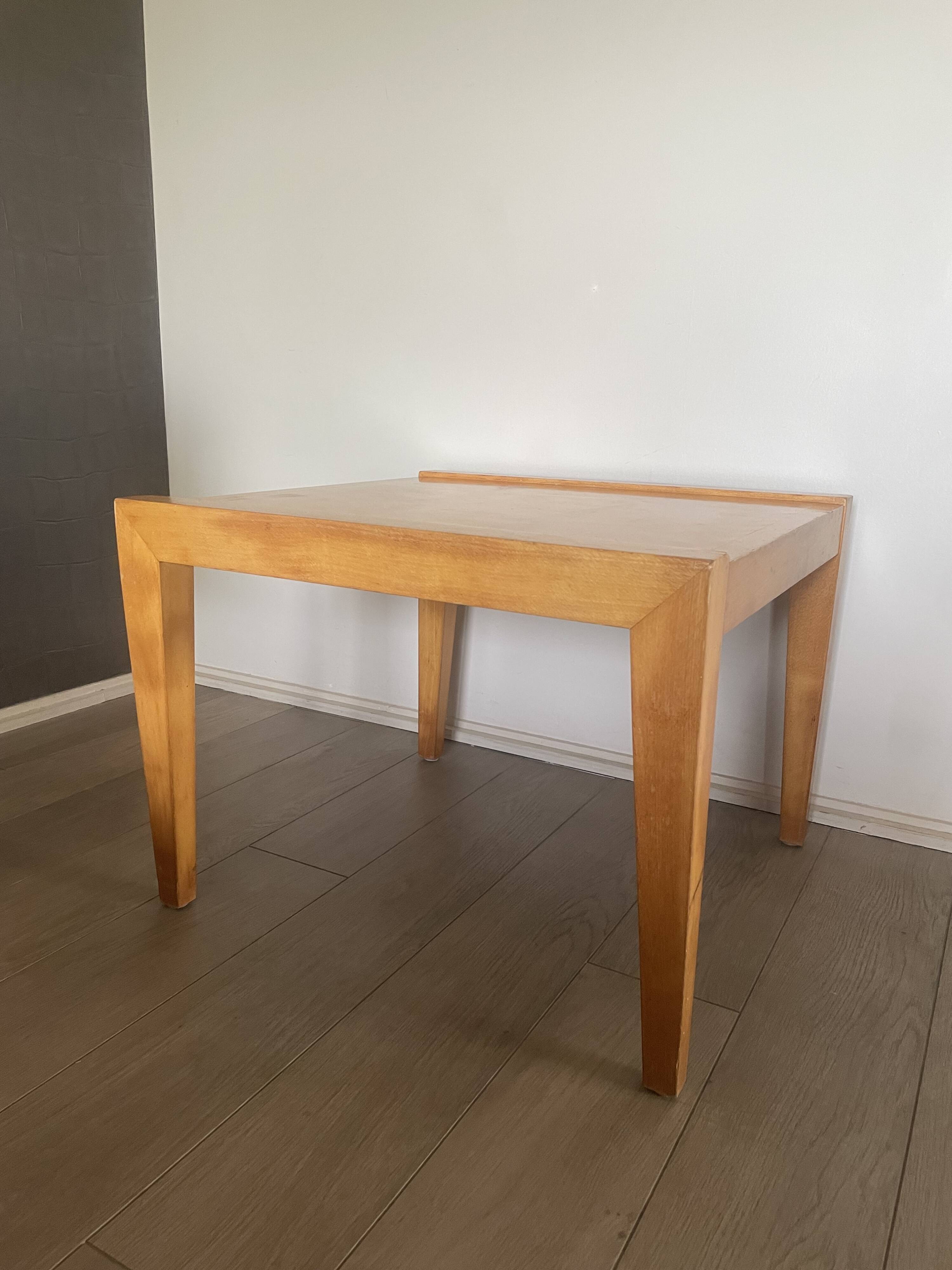 table d'appoint vintage en bois clair style Séverin Hansen