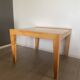 table d'appoint vintage en bois clair style Séverin Hansen