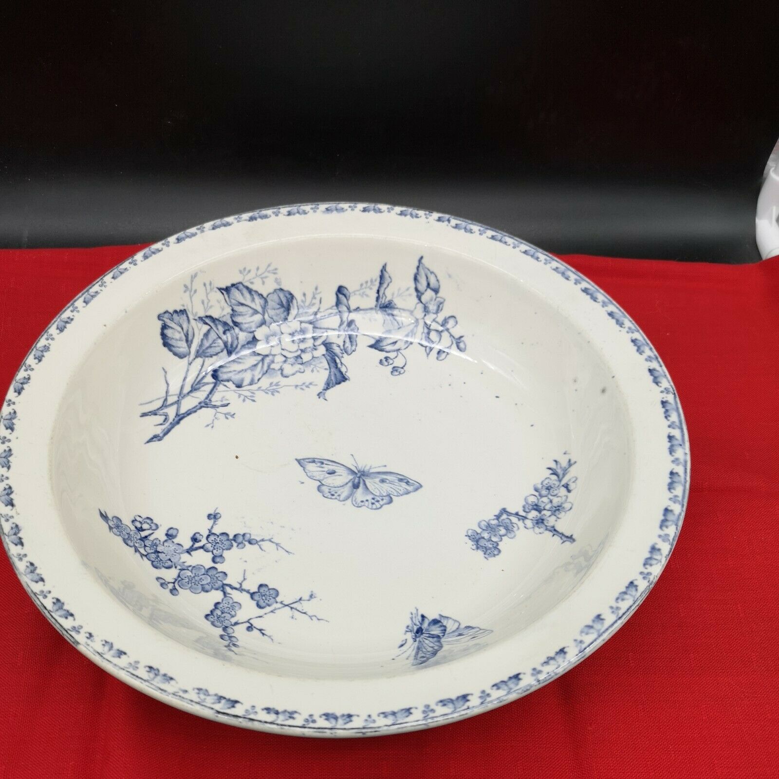 Flat round hollow earthenware Sarreguemines model Carmen Papillon