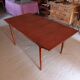 Table scandinave