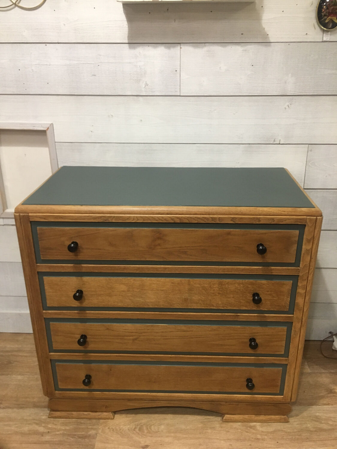 Solid oak chest of drawers