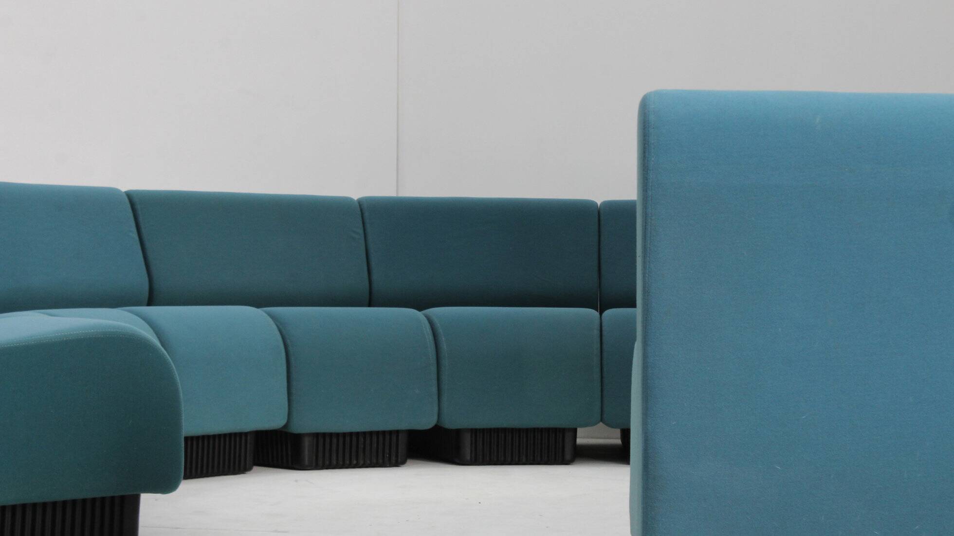 Vintage large modular round sofa by Don Chadwick for Herman Miller