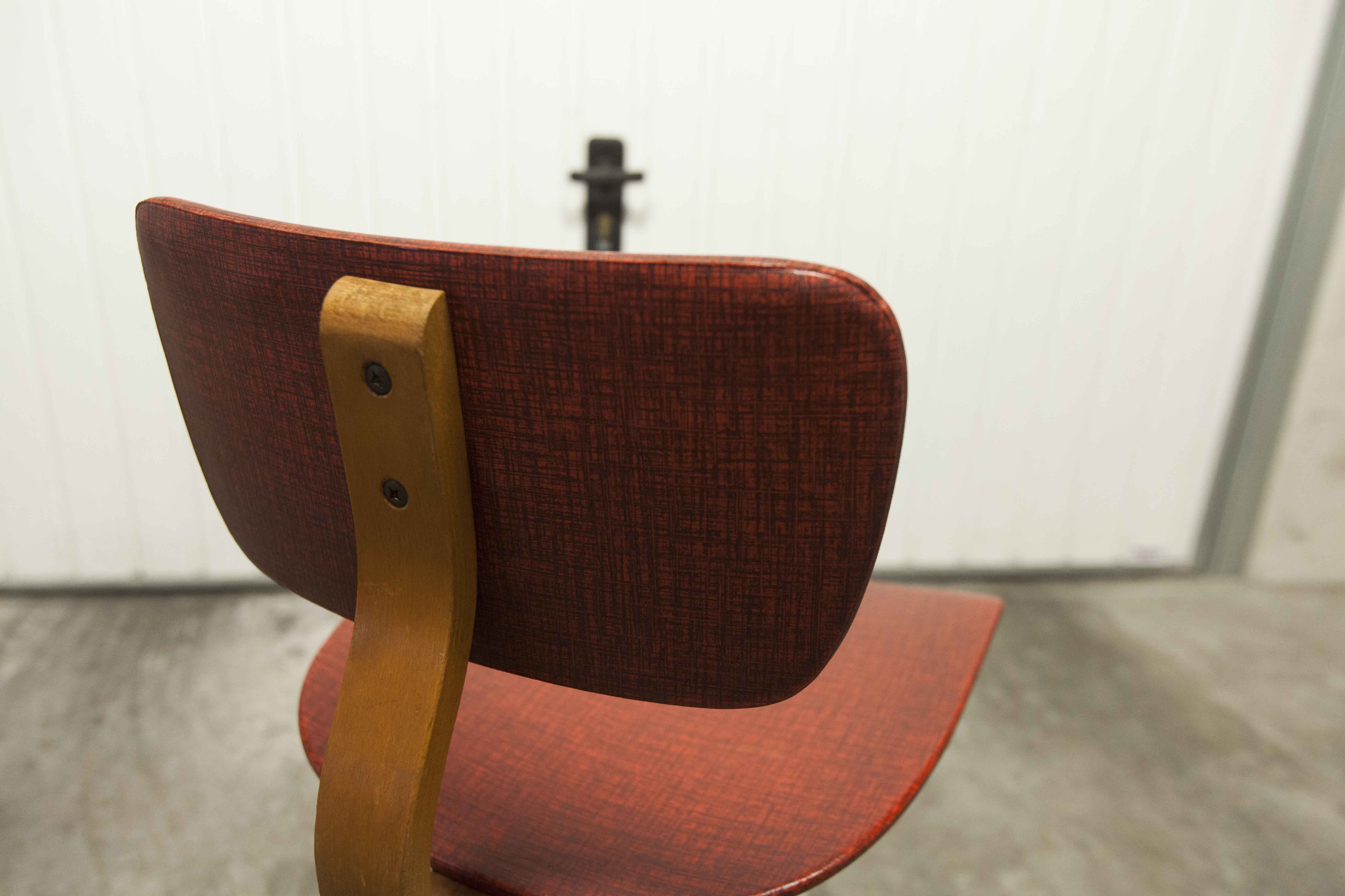 Workshop chair 1950 feet compass skaï red atypical
