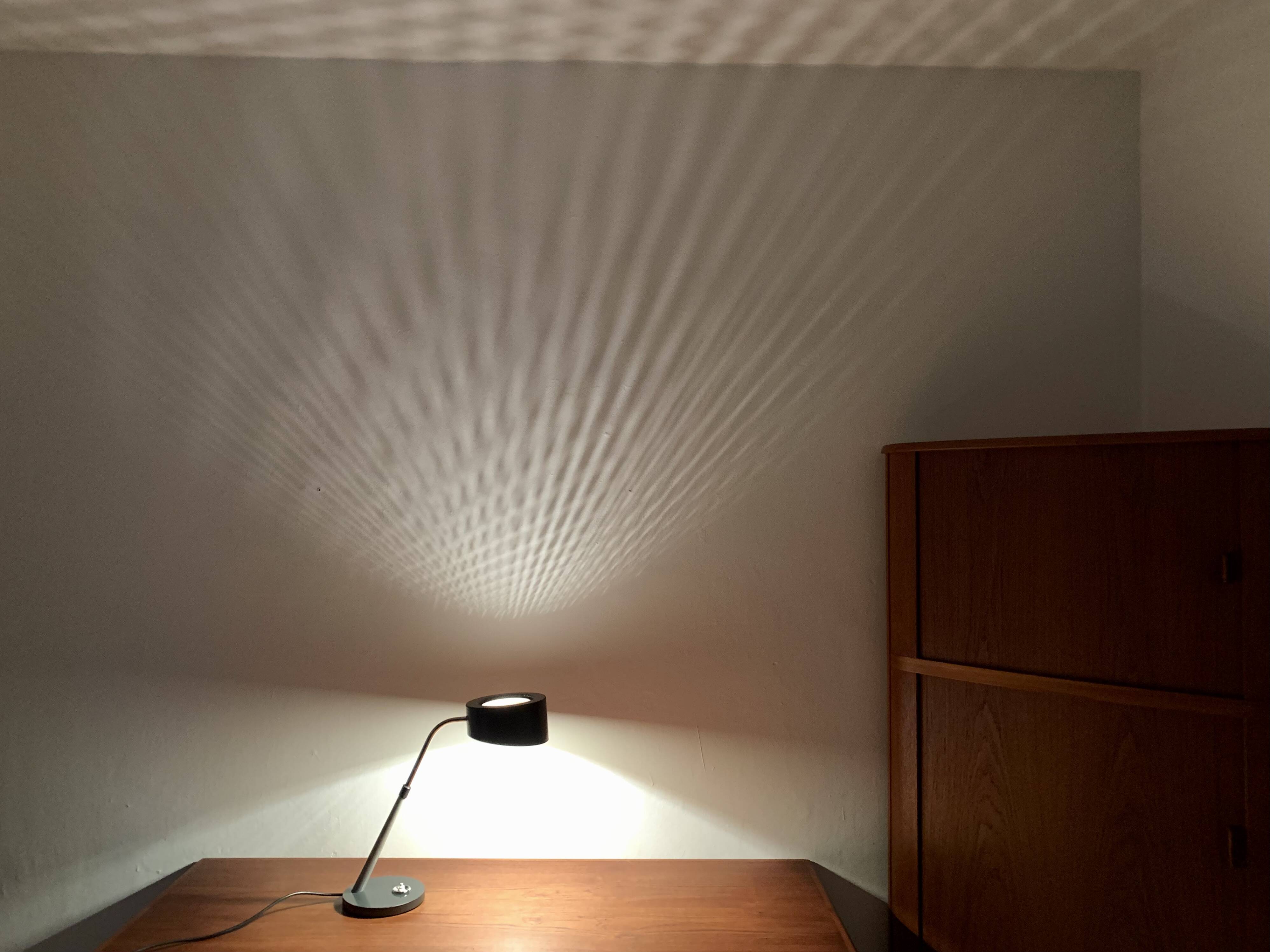 Lampe de table industrielle en métal français