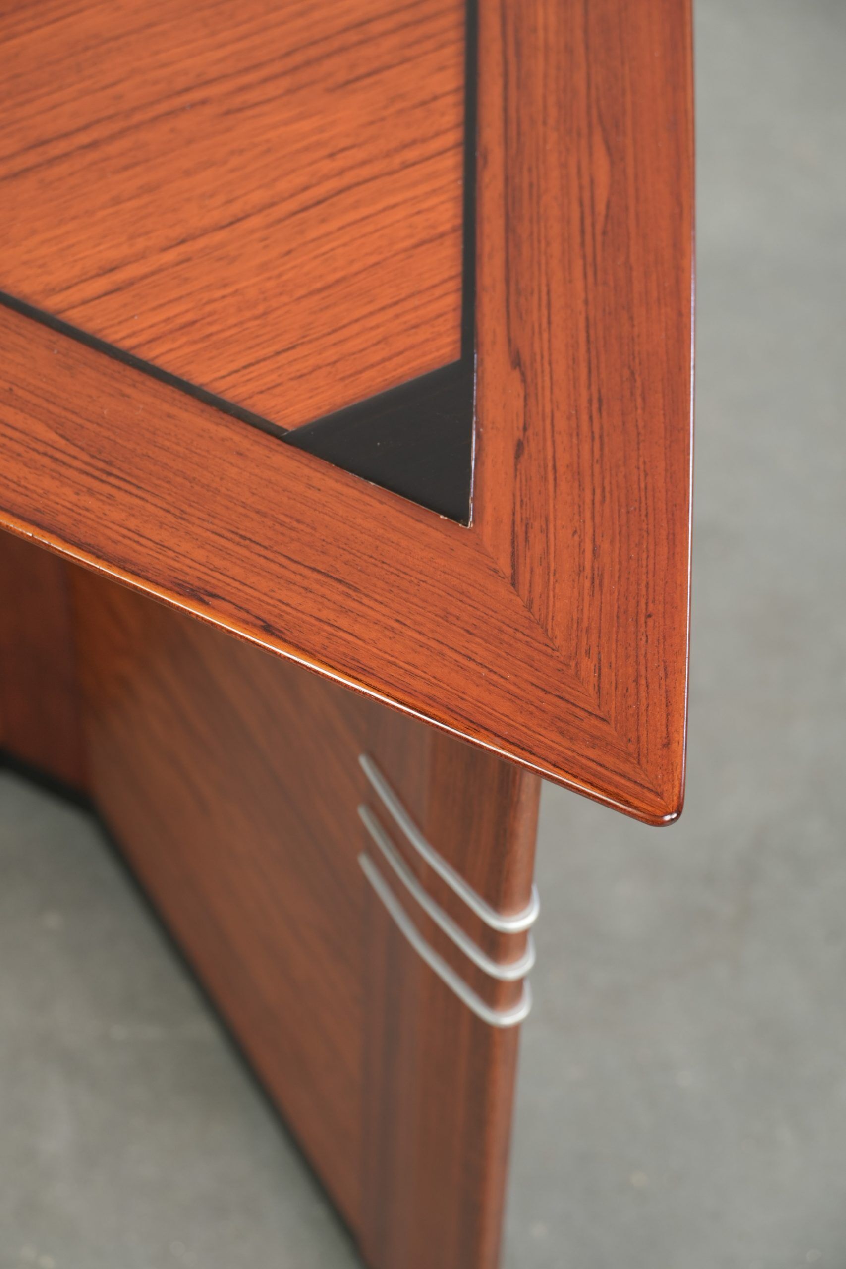 Luxury design side/coffee table in triangular shape in Art Deco style