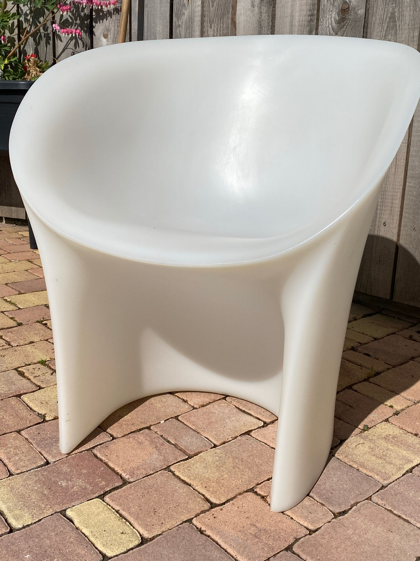 2 chaises moon par moroso, vendues par lot de 2