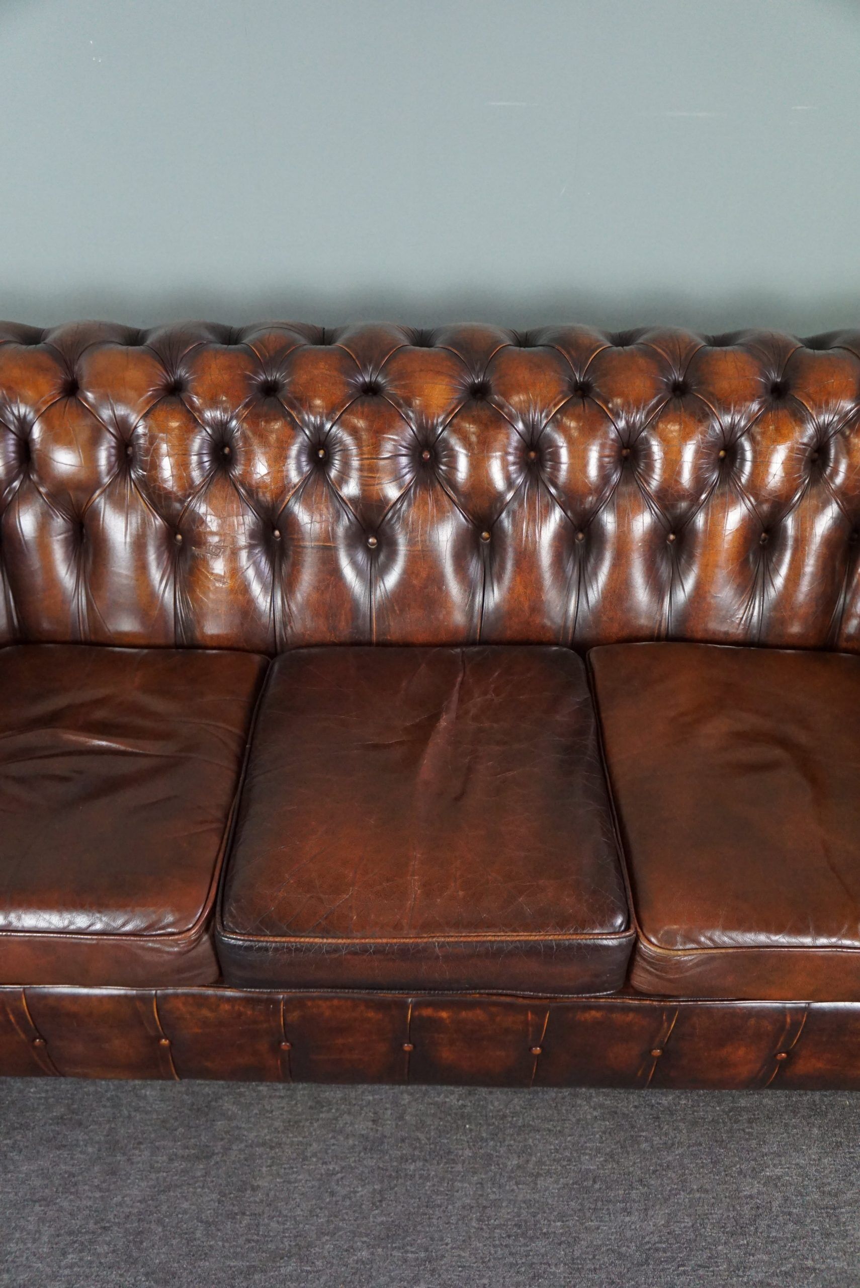 Chesterfield sofa in old cowhide 2.5 seats