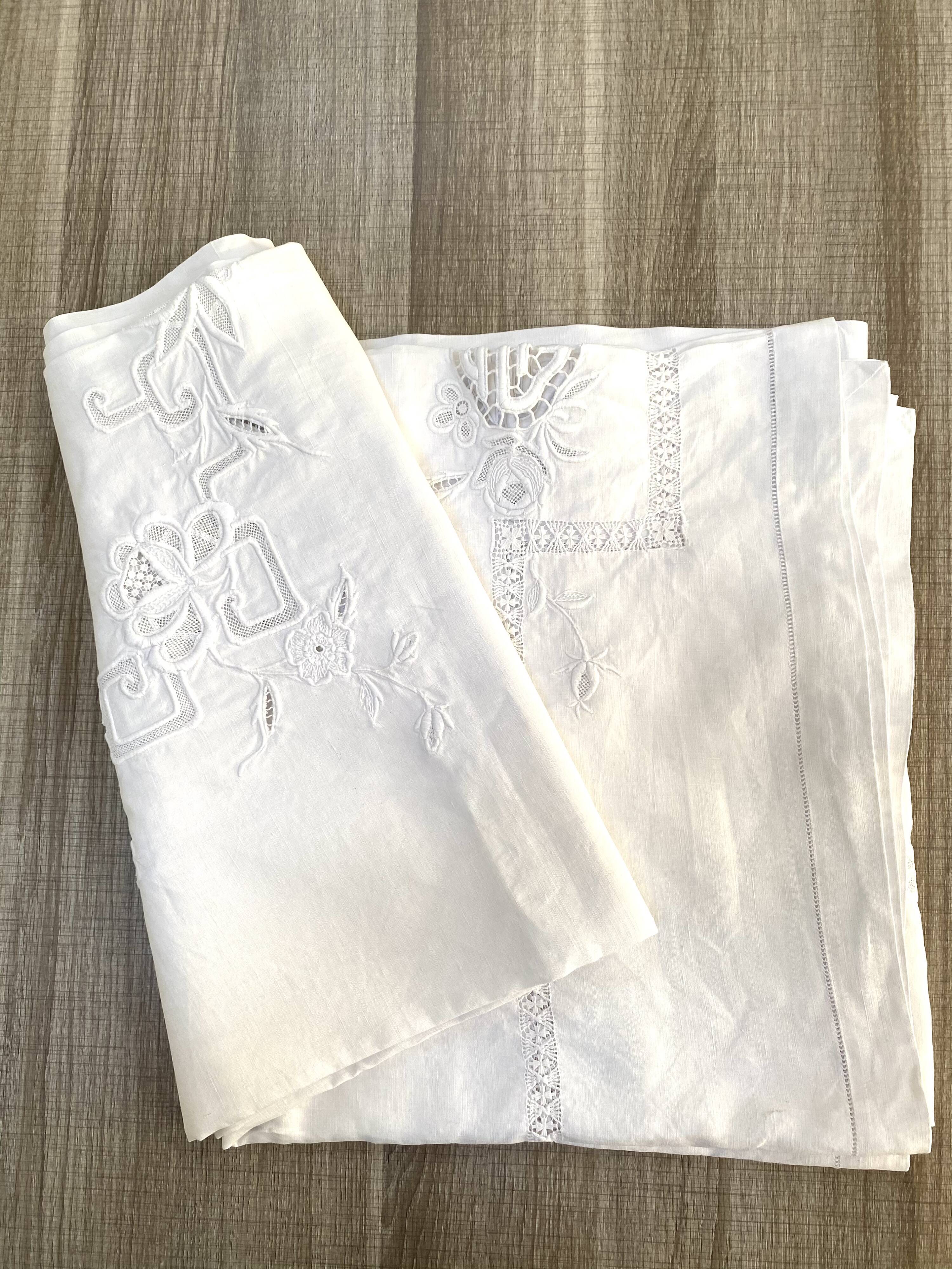 Rectangular tablecloth embroidered 285 x 185 cm