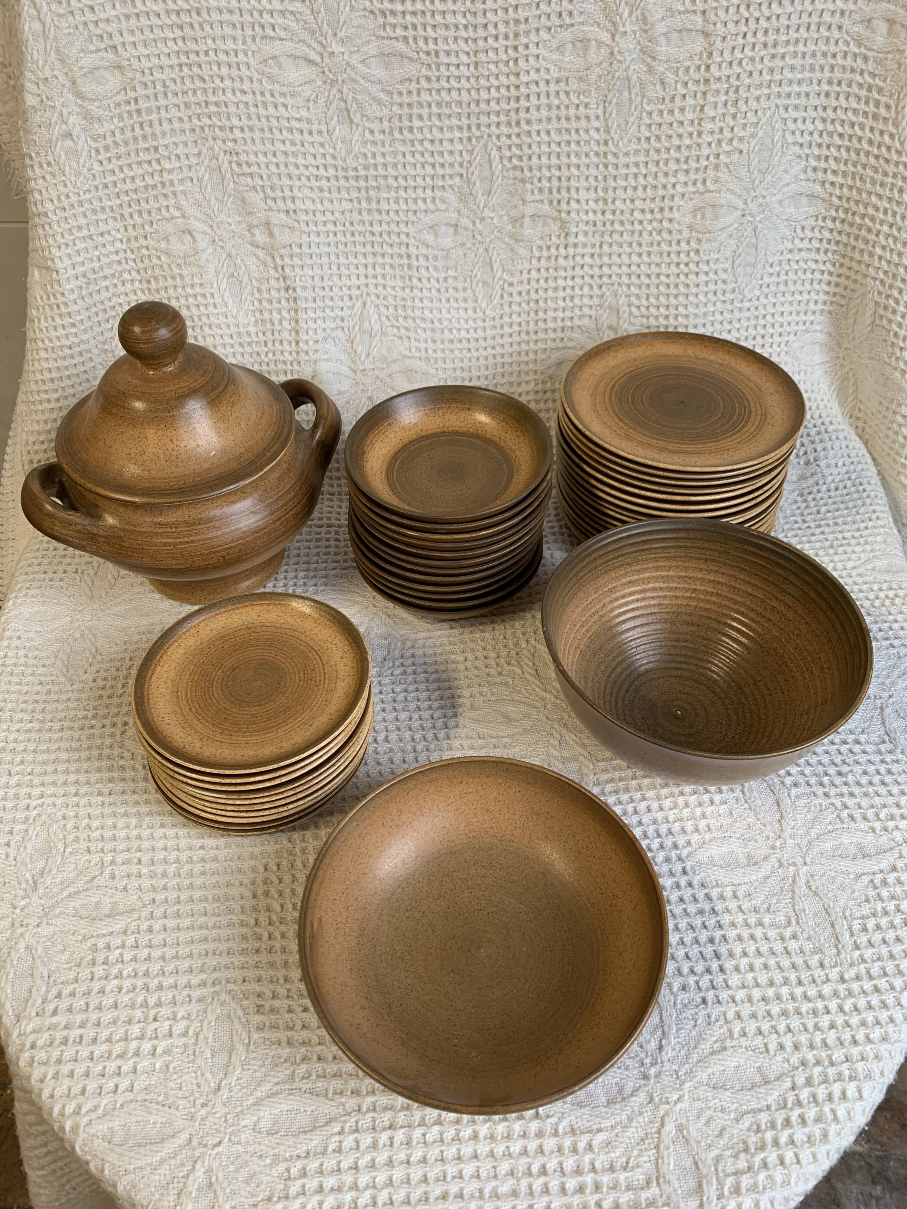 8 Longchamp enamelled stoneware plates, 1970