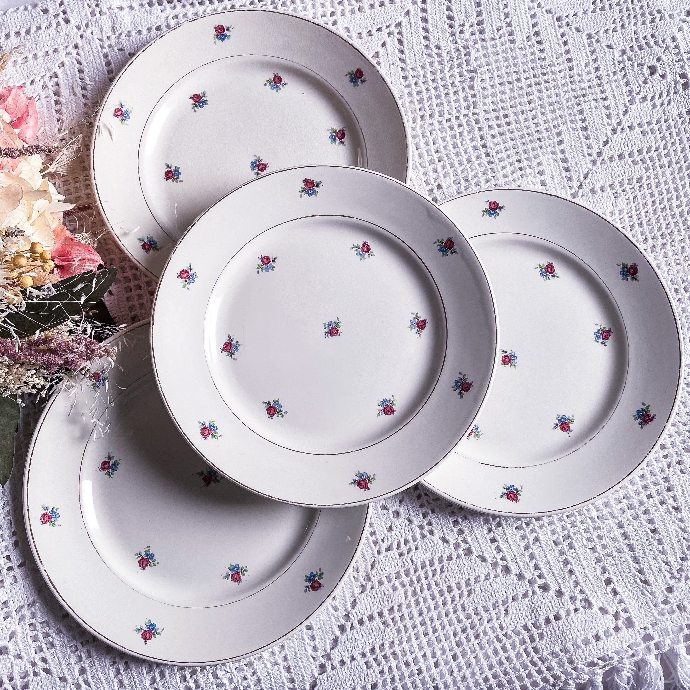 Set of 4 flowery dessert plates