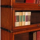 Globe Wernicke Library in oak, 5 pieces.