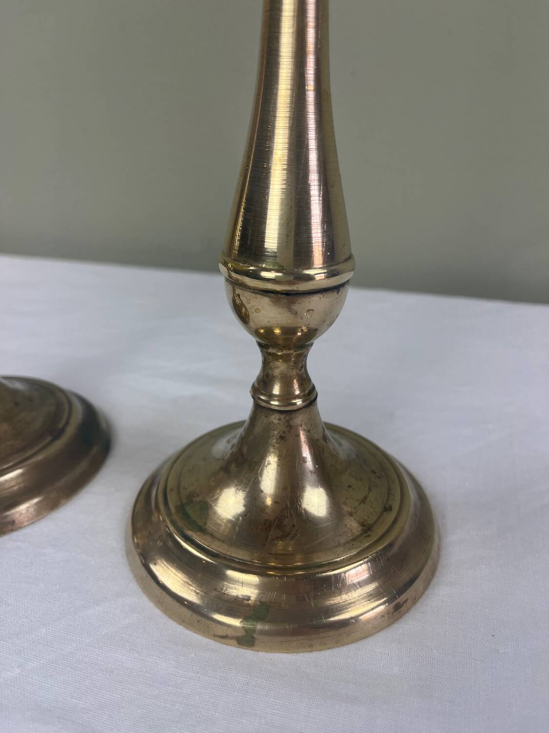 Paire de bougeoirs anciens