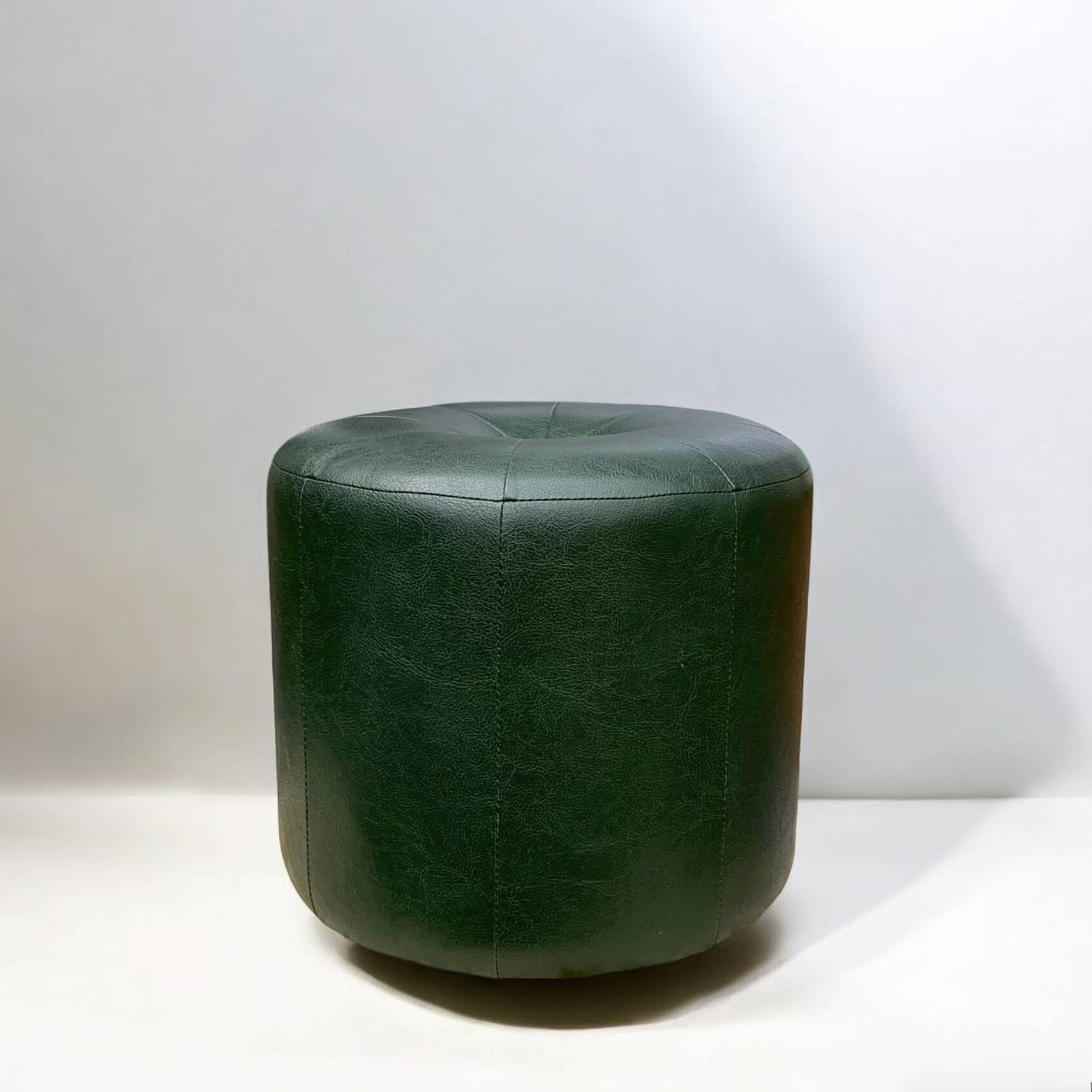 Pouf vintage rond en Skaï vert