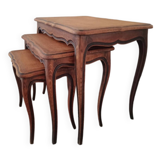 Nesting coffee tables