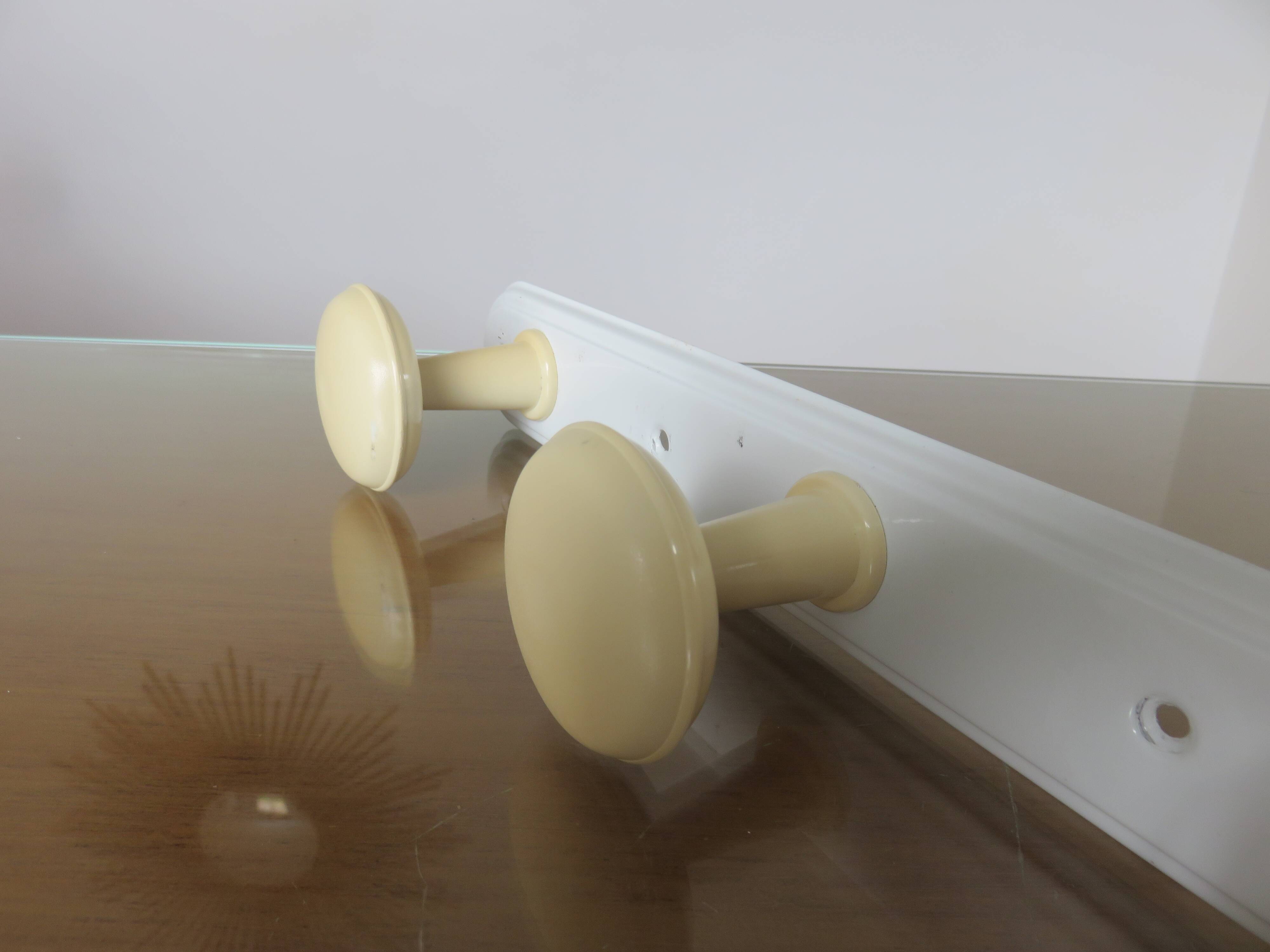 Wall coat rack with 3 coat hooks in bakelite from the 50s and 60s