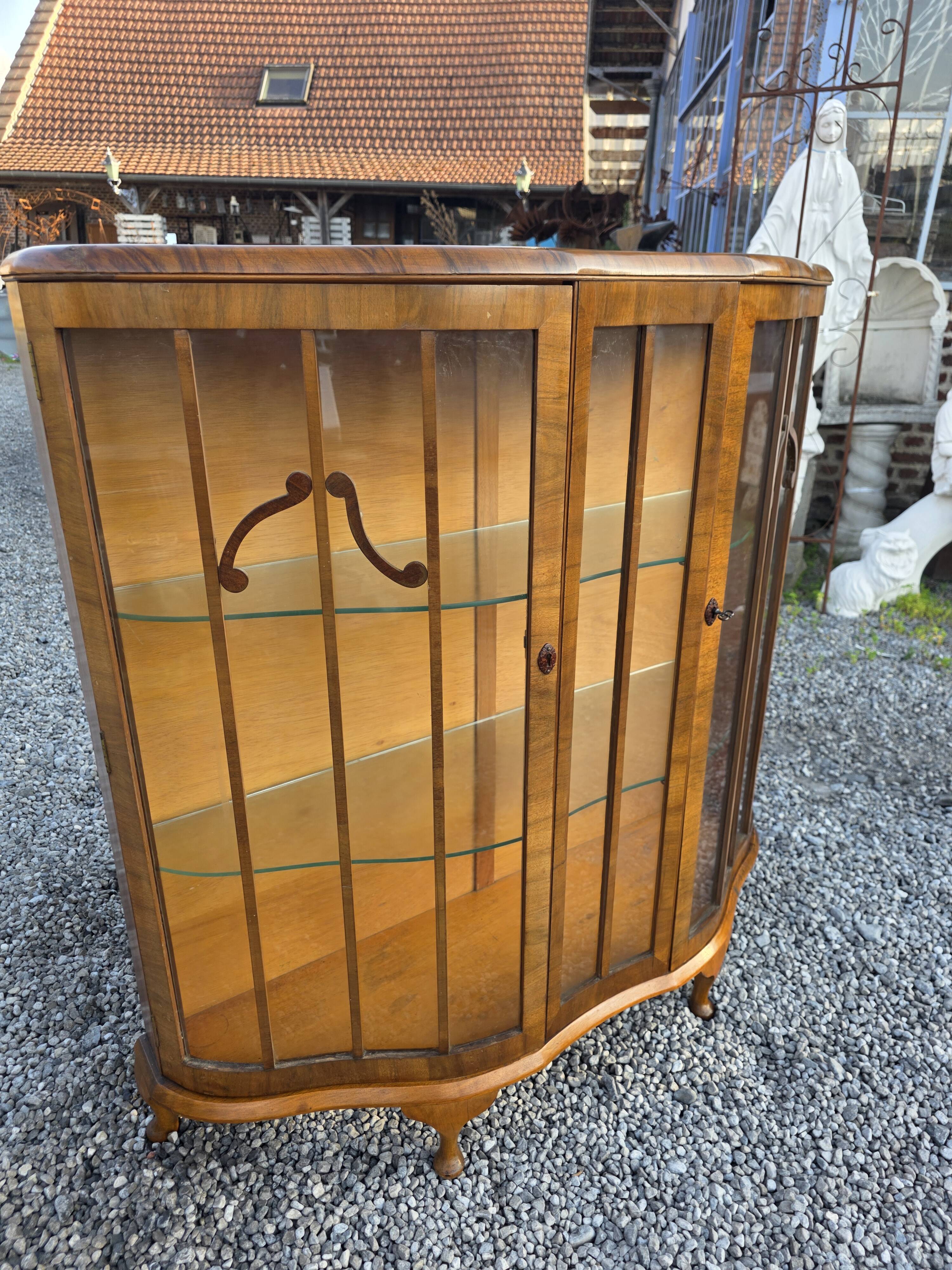 Art Deco display cabinet in walnut from the 1930s.