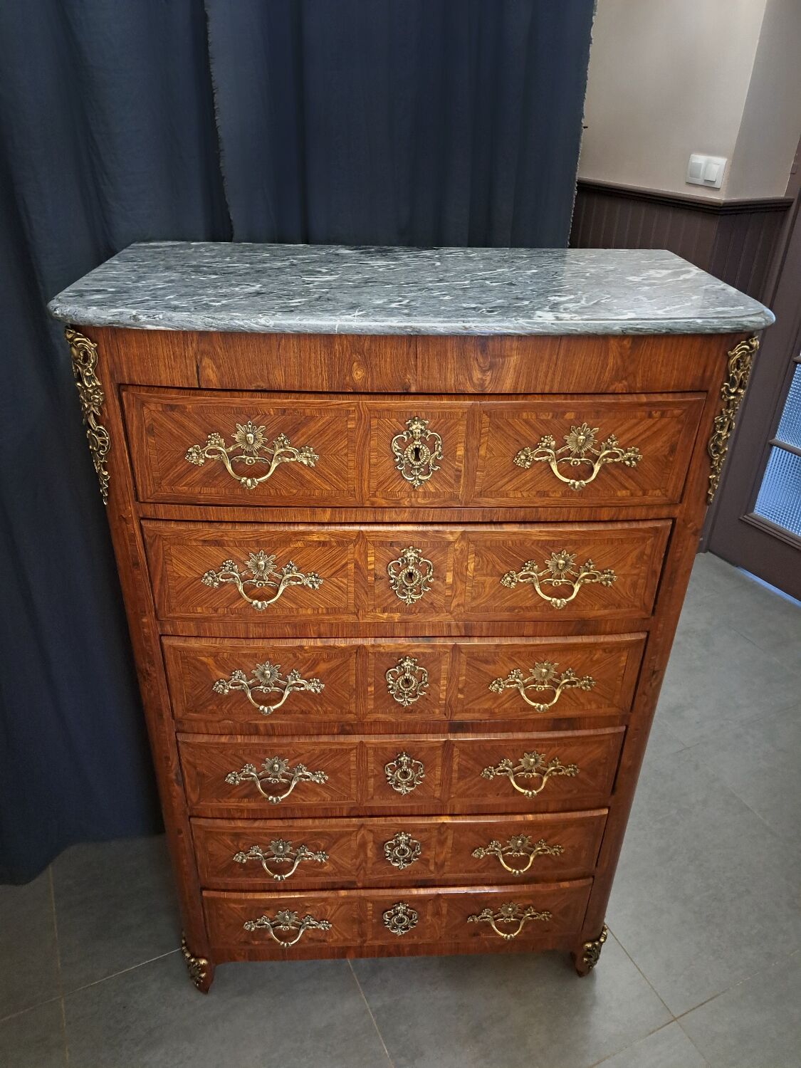 Chiffonnier style Regence en palissandre