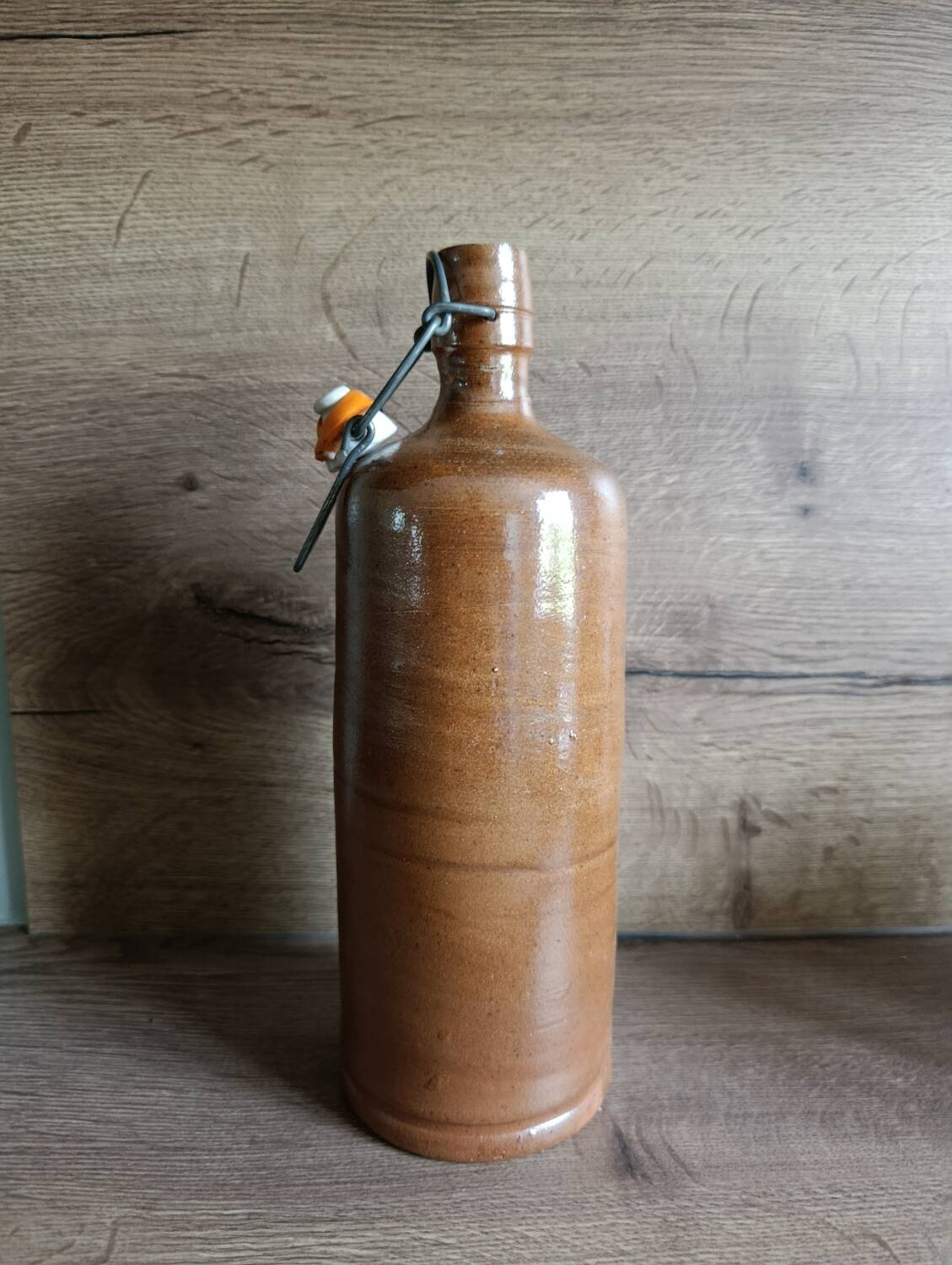 Bouteille grès marron brut et épuré vintage