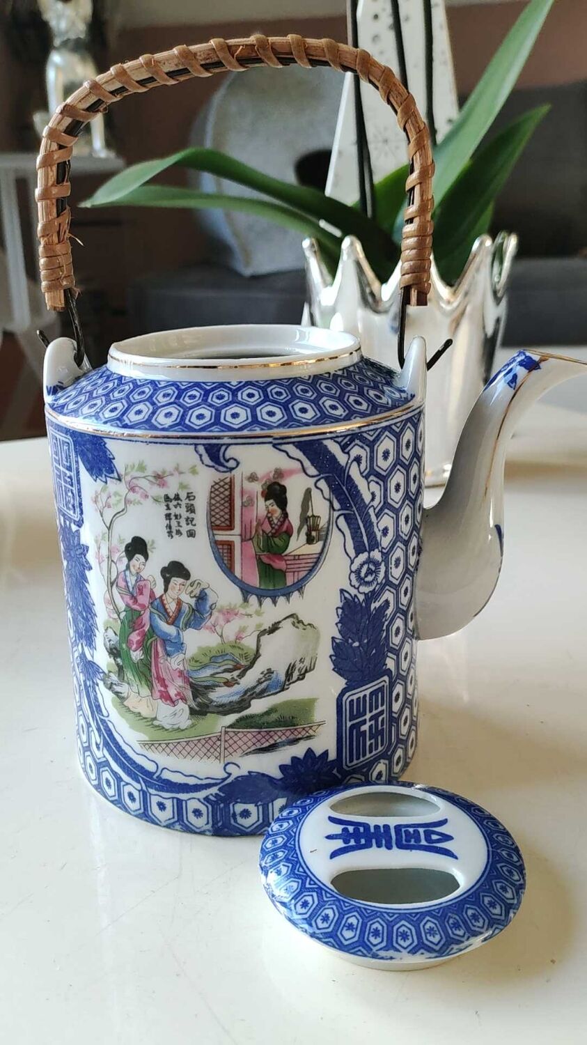 Théière japonaise en porcelaine fine, motifs Geishas, estampillé