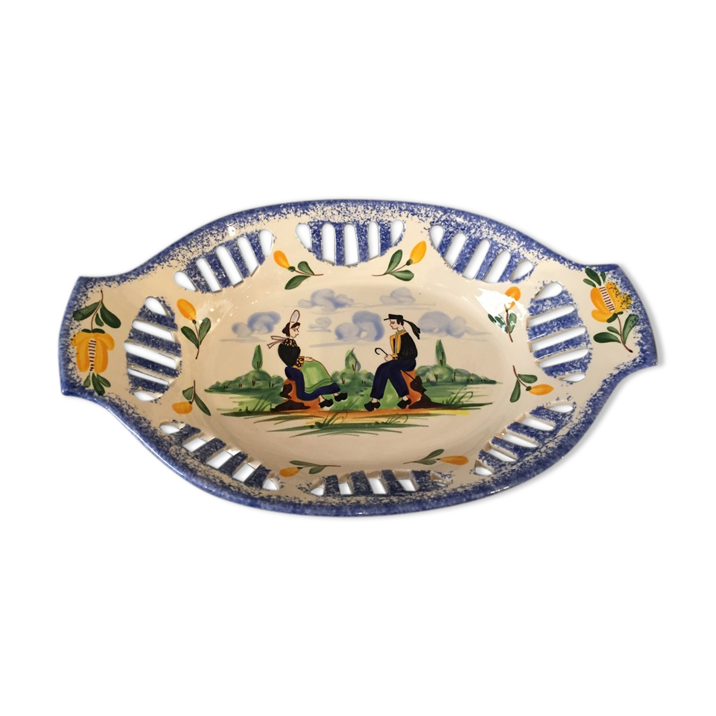 Fruit cup gabriel fourmaintraux breiz pierrick a decor of a couple of bretons