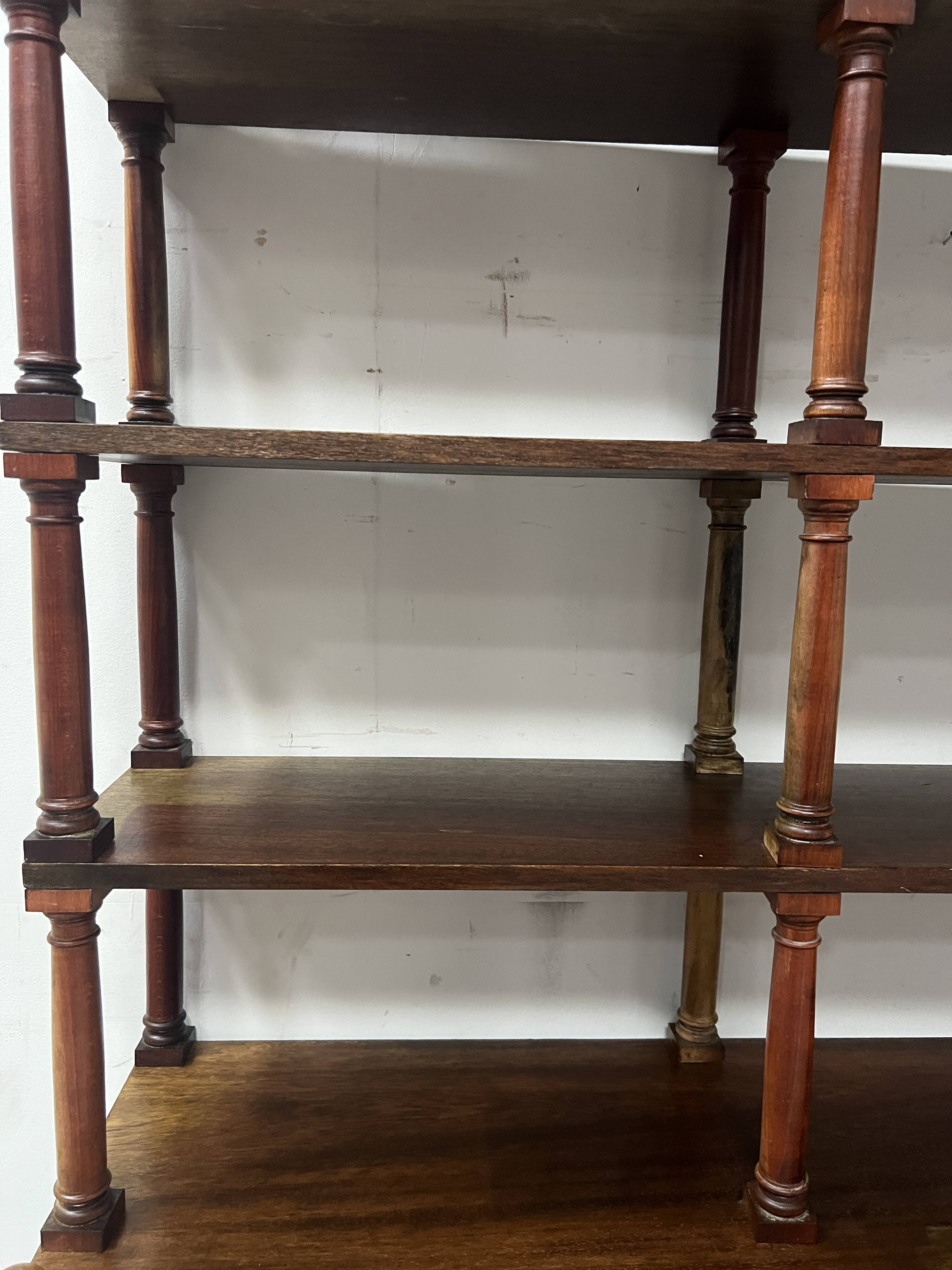 Library with a central wooden recess, 20th century.