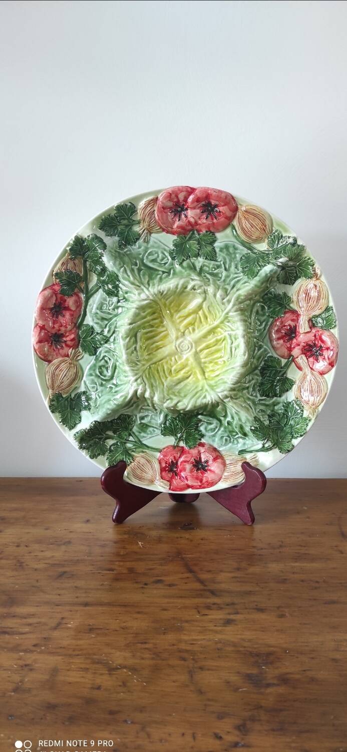 Barbotine serving dish