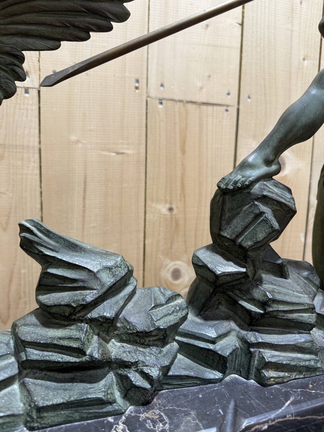 Regule Déco "Man hunting an eagle"