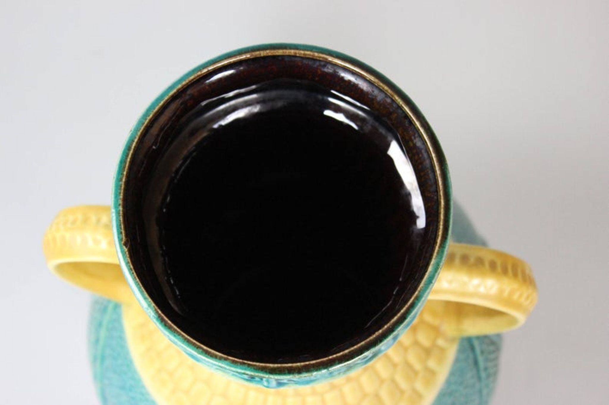 Vase en céramique turquoise de secours jaune