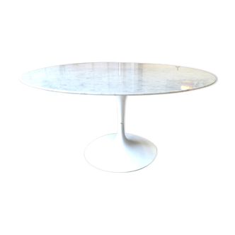 Table Knoll 137 cm de diamètre en marbre Eero Saarinen