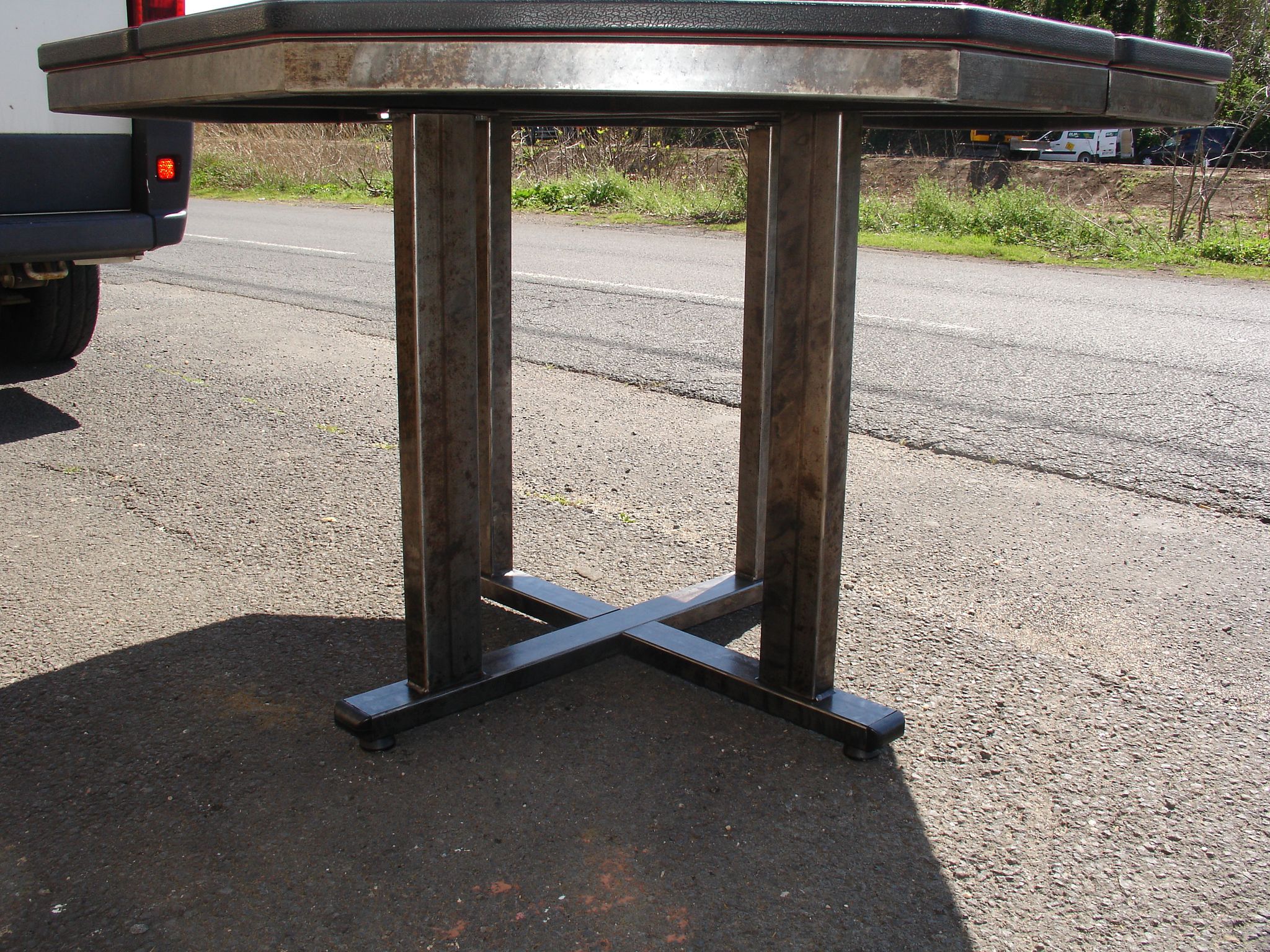 Table vers 1980 en acier et stratifié frène noir