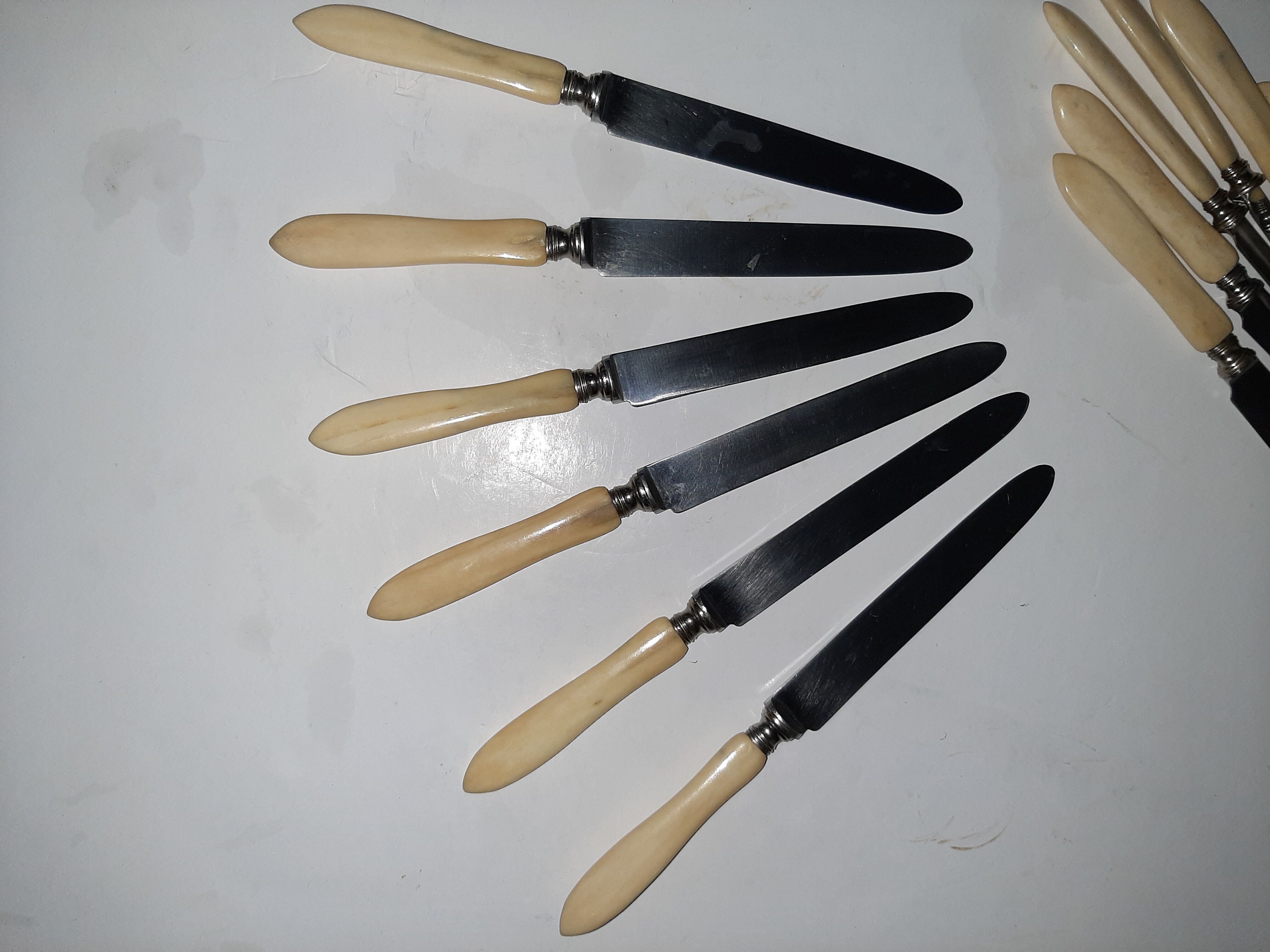 2x6 old knives handle normal bones and cheese/desserts