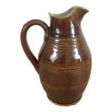 Bonny sandstone pitcher