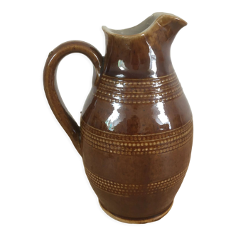 Bonny sandstone pitcher